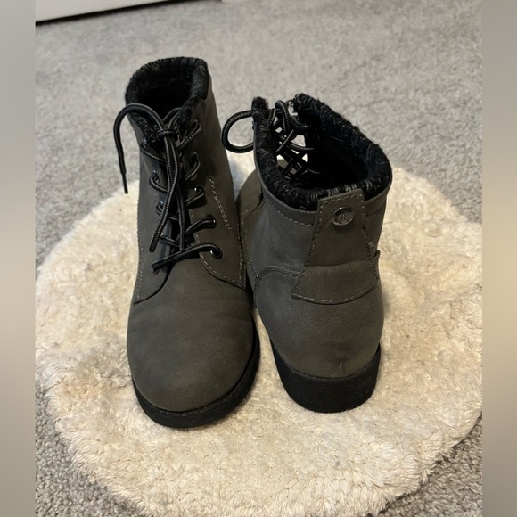 Tundra Women's Charcoal Lace-Up Winter Boots. - Picture 4 of 6